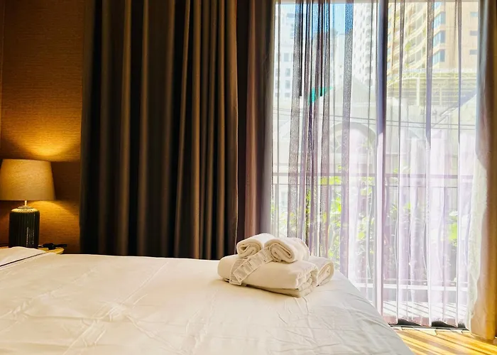 Langsuan Spacious One Bedroom Apartment