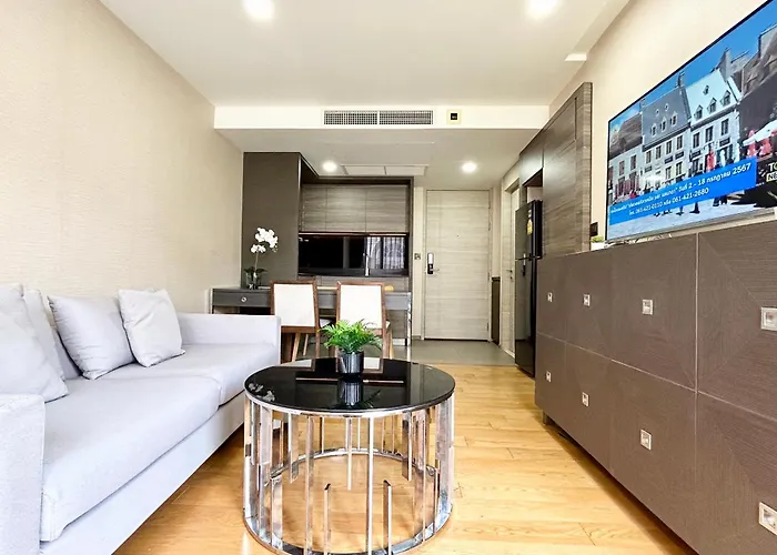 Langsuan Spacious One Bedroom