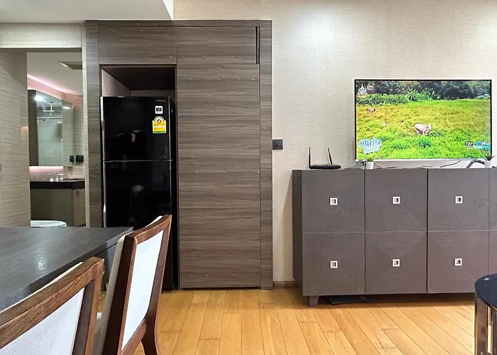 Langsuan Spacious One Bedroom * Bangkok