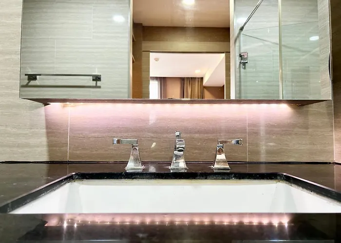 Langsuan Spacious One Bedroom Bangkok